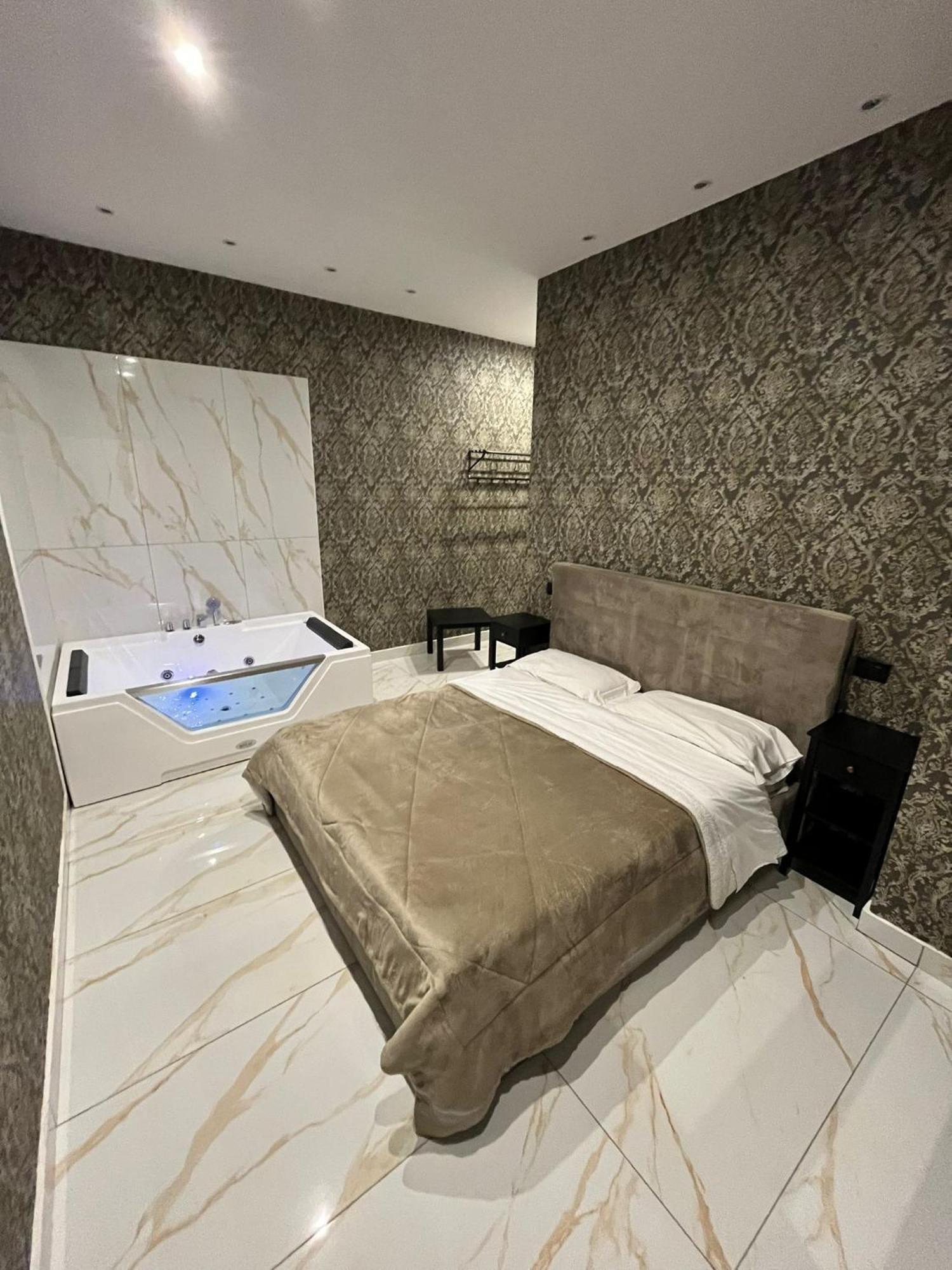 Life Hotel Casalnuovo Di Napoli Exterior photo